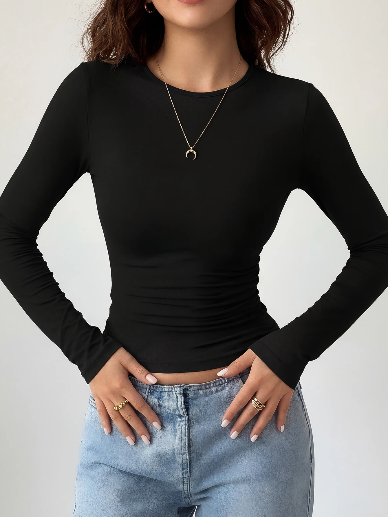 

Women's Black Long Sleeve Slim Fit Round Neck T-Shirt with Ruched Detail