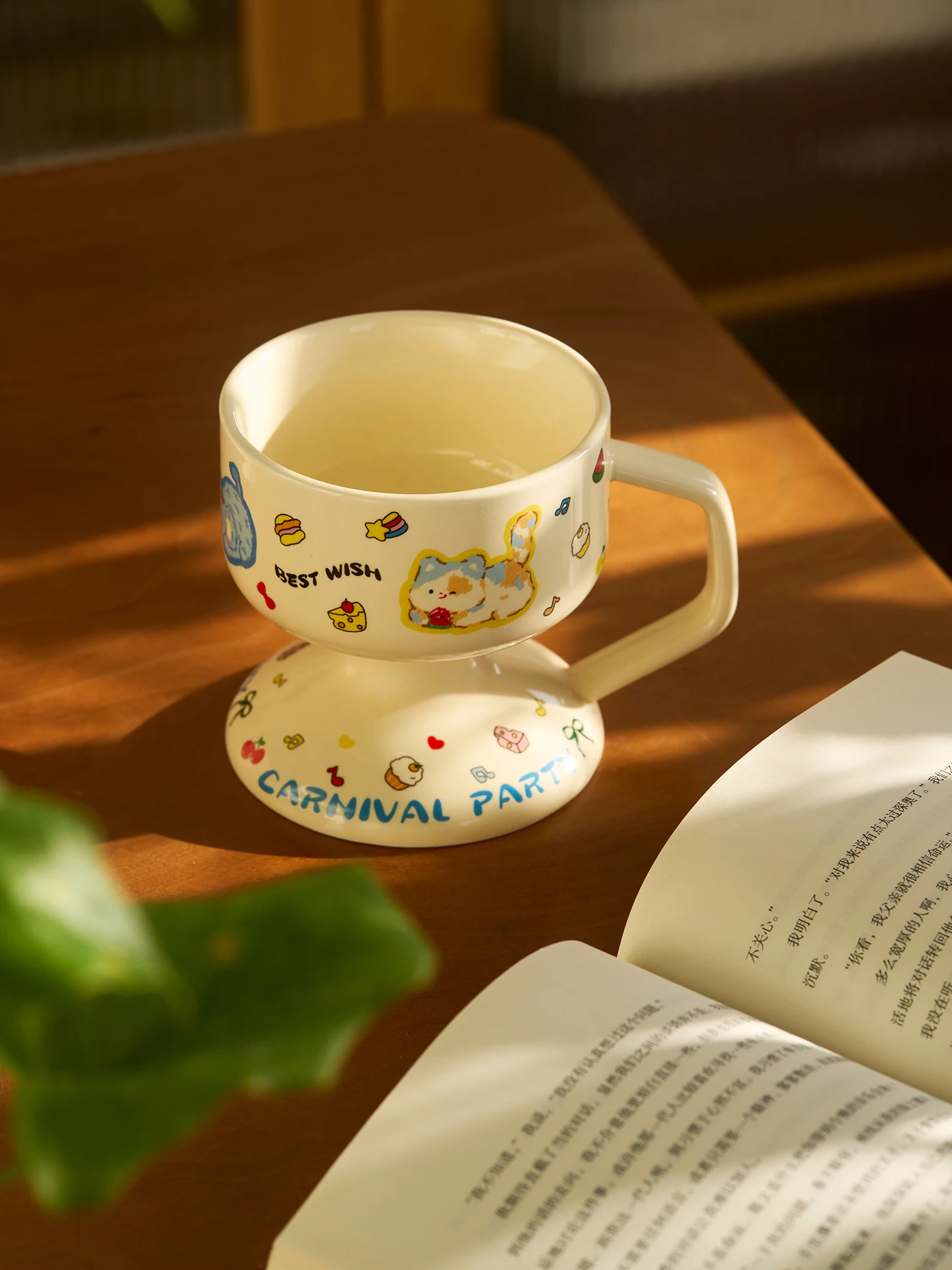 

Креативная керамическая чашка на высокой ножке для кофе и воды, милая чашка с абрикосовым узором, прочная, для домашнего использования, по доступной цене