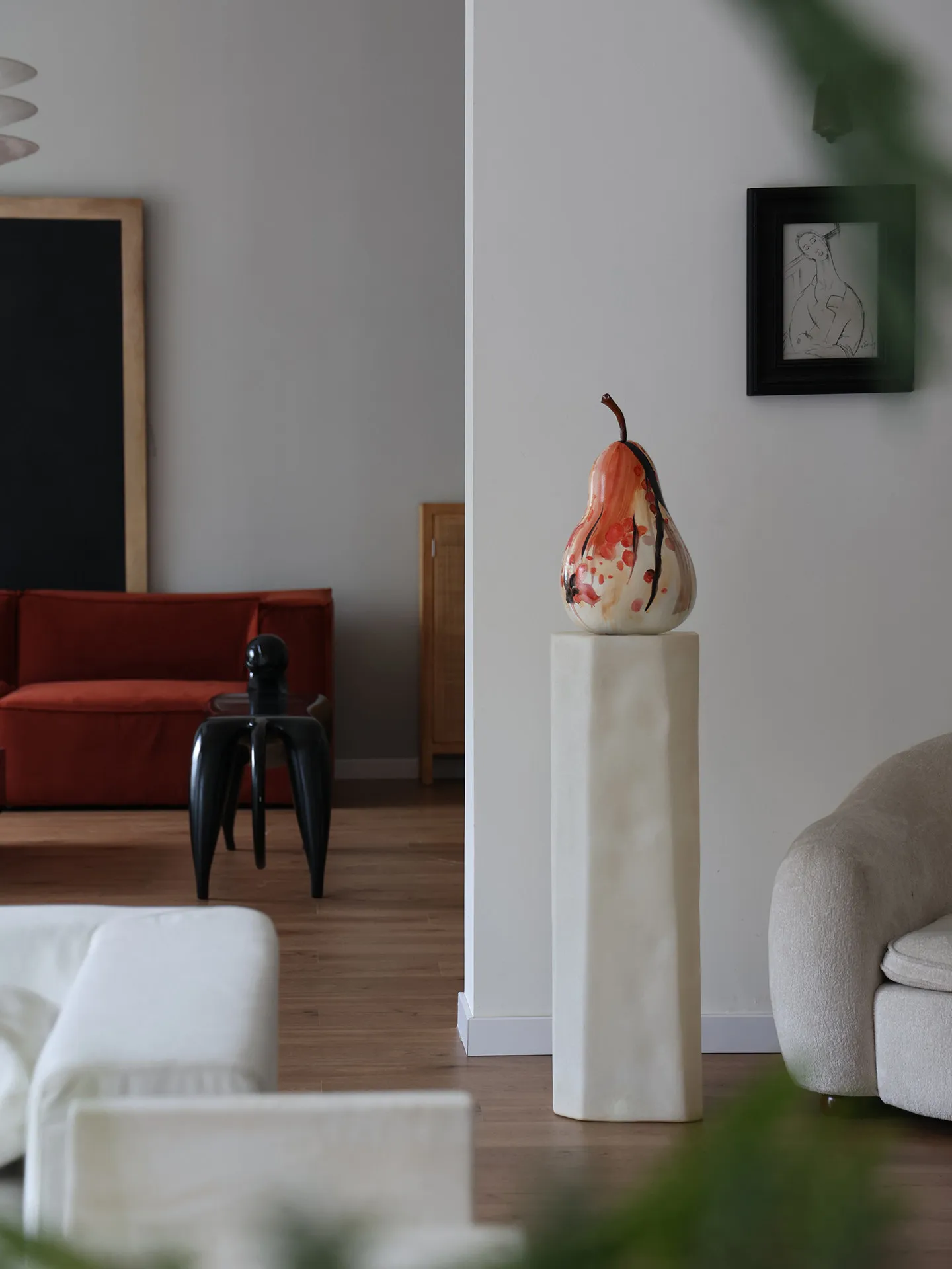 Modern Luxury Hand-painted Texture Fiberglass Pear Sculpture Creative FRP Fruit Statue Abstract Art Ornament For Hotel Villa