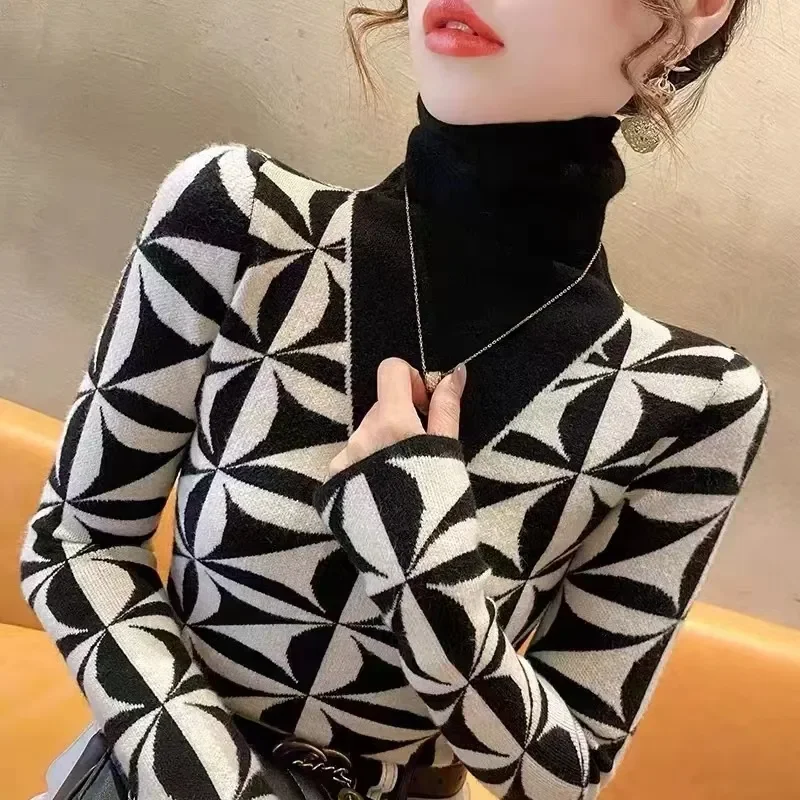 เสื้อสเวตเตอร์คอเต่าสำหรับผู้หญิงในฤดูใบไม้ร่วงและฤดูหนาว เสื้อซับในแฟชั่นใหม่ เสื้อถักนิตติ้งยืดได้