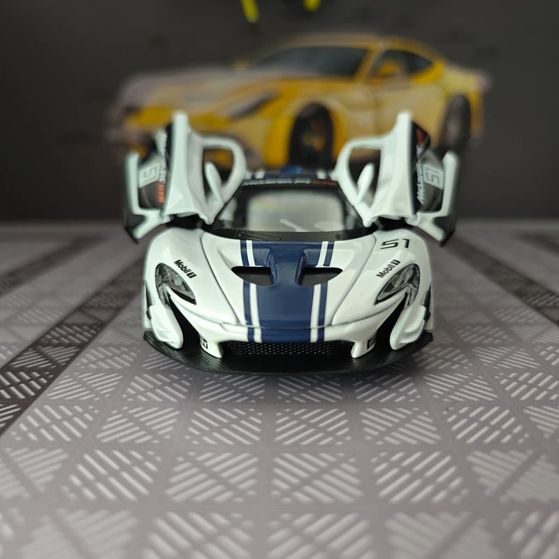 

Масштабная модель автомобиля McLaren P1 GTR 1:24 из сплава, открывающиеся двери, статическая настольная декорация, коллекционный подарок