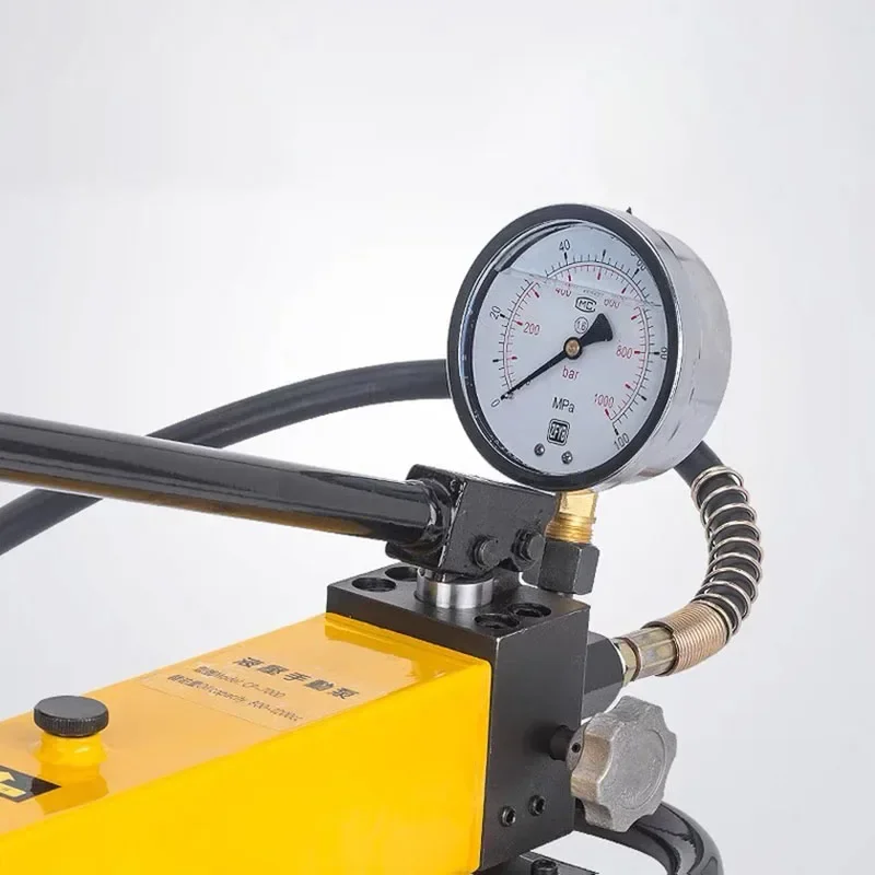CP-700D Manual Hydraulic Pump With Pressure Gauge High Pressure For Industrial Lifting Tools Leak Proof Easy Operation