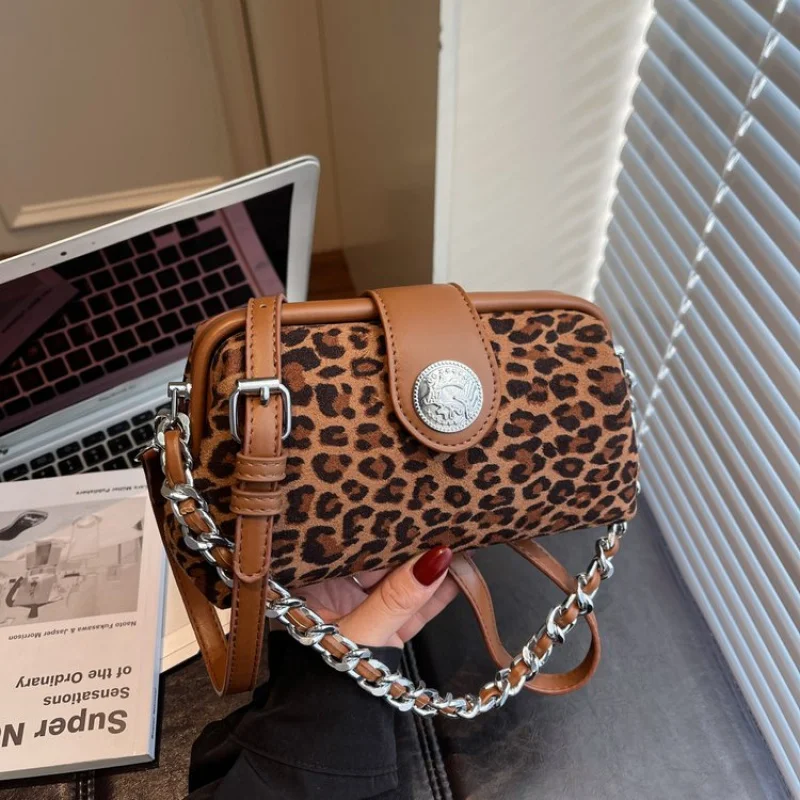 

Женская сумка через плечо из полосатой кожи в парижском стиле и элитный винтажный аккуратный вид ​