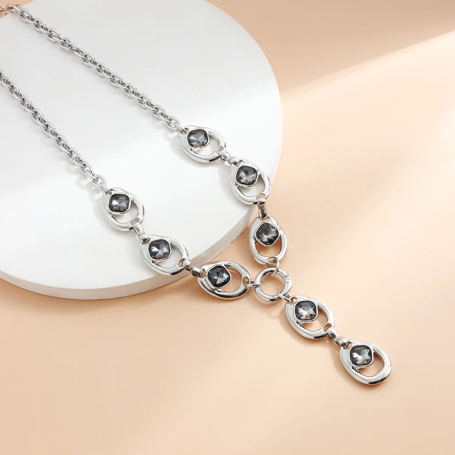 Cross border jewelry exaggerated irregular black diamond Y-shaped necklace heavy metal fashion party dress accessories