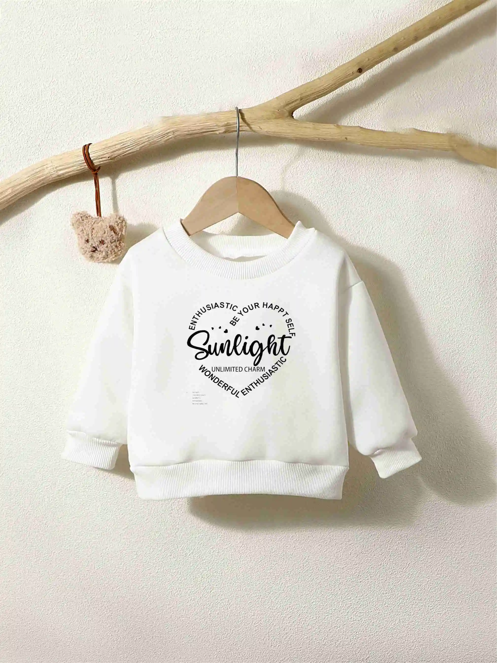 

Spring Autumn Girls Boys Hoodies With Round Necks Long Sleeves Letter Heart Pattern Top Fashionable Warm Children