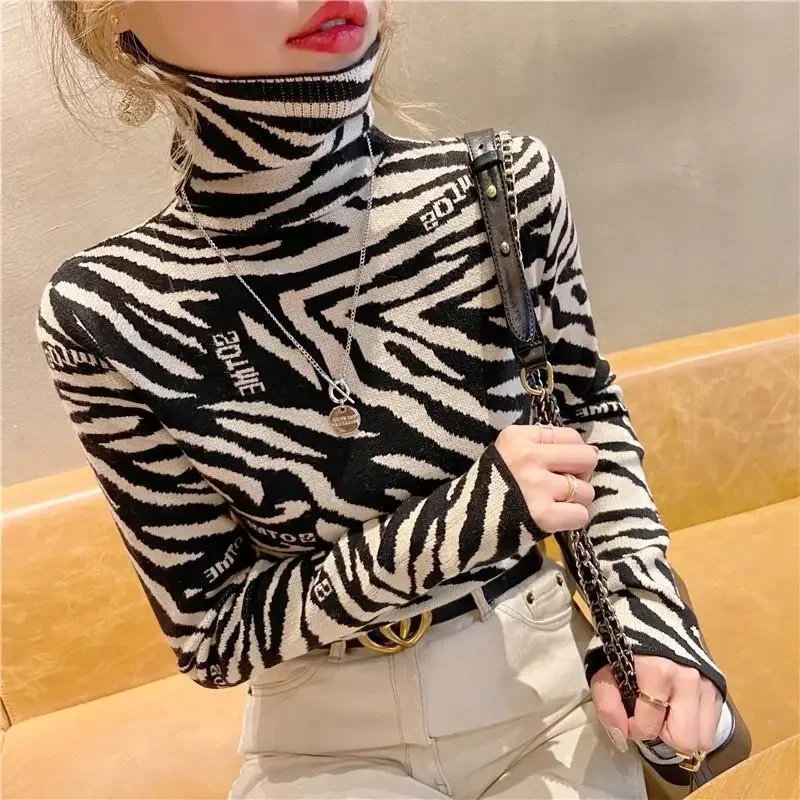 Double-sided German Velvet Pile Collar Base Shirt for Women in Autumn and Winter Warm Leopard Print Fashionable Slim Women's Top