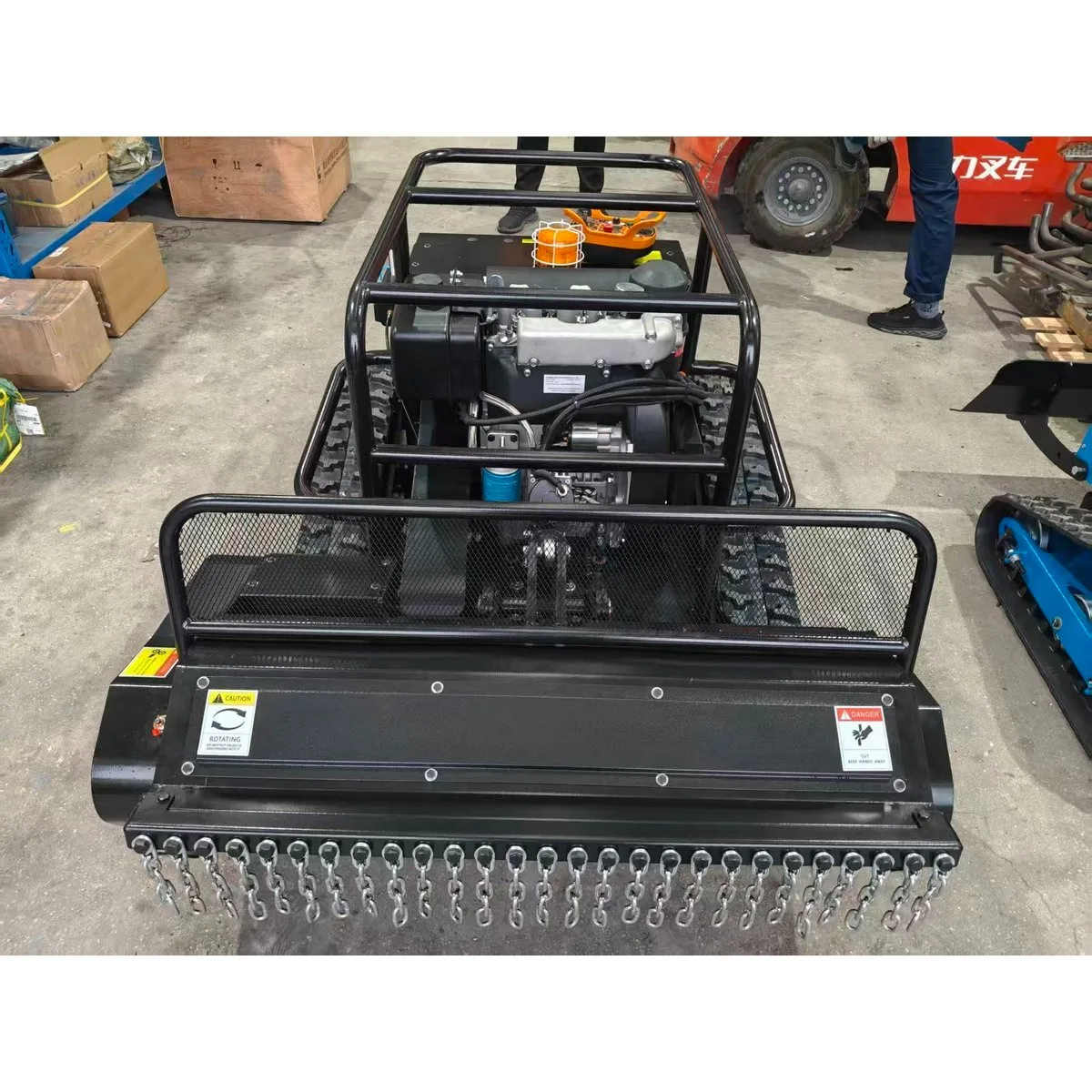 1000mm Electric Adjust Remote Flail Mower 22/25/27HP Loncin 608 Crawler Lawn Mower 60 Degree Slope