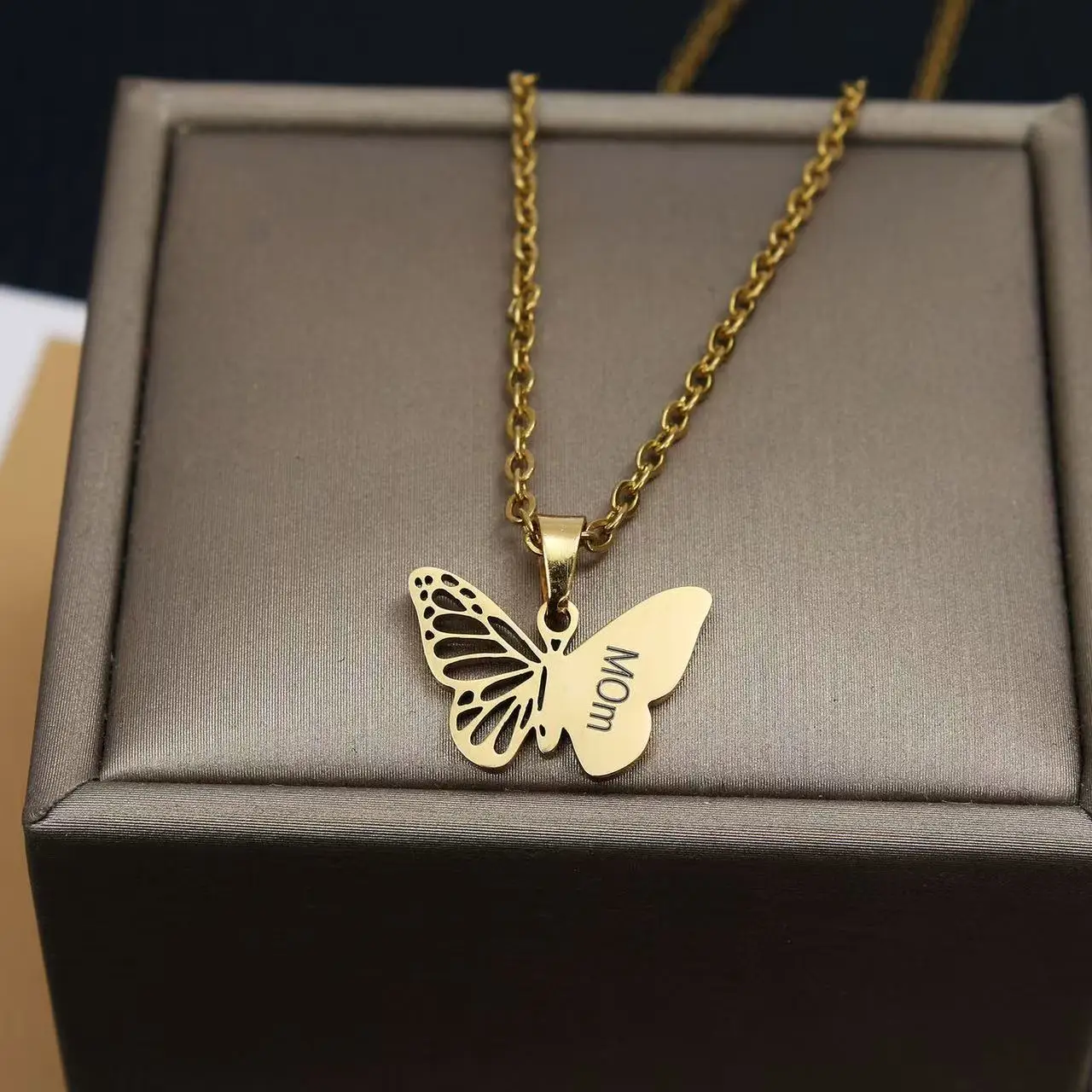 Personalized Butterfly Necklace Engraved Name Stainless Steel Gold Butterfly Pendant Custom Fashion Jewelry Gift for Girlfriend