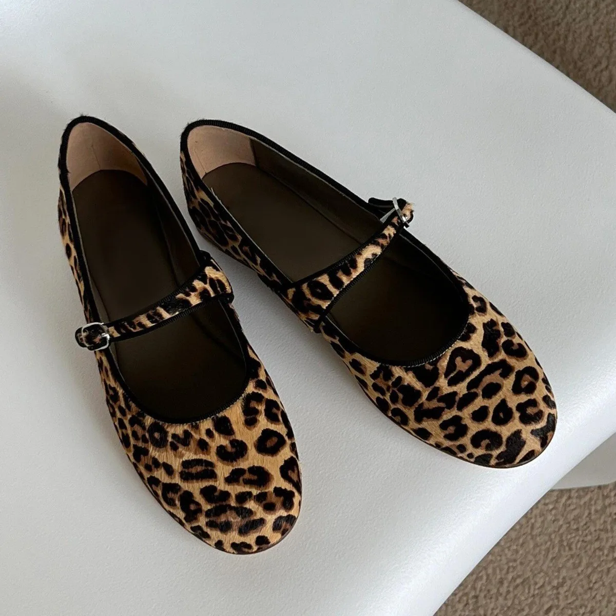 Scarpe da donna con stampa leopardata in vera pelle di vacchetta Scarpe da balletto con tacco spesso primavera autunno da donna Scarpe piatte da donna con una fibbia Casual