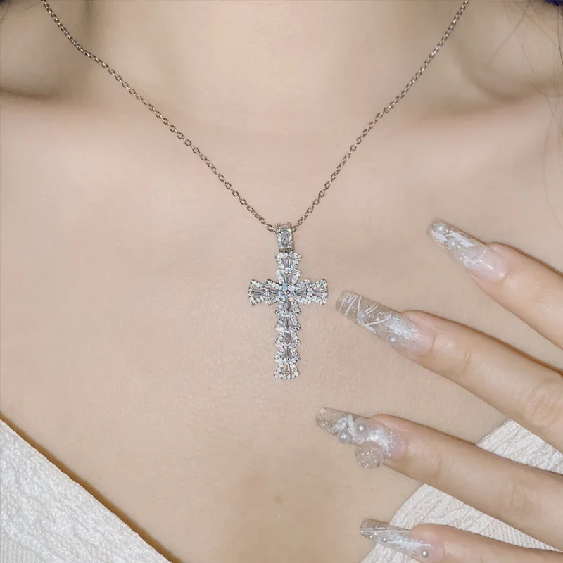 

MDL Moissanite Style White And Beautiful Trapezoidal Zirconia Pendant 18k Gold Plated Cross Chain With Micro Diamonds