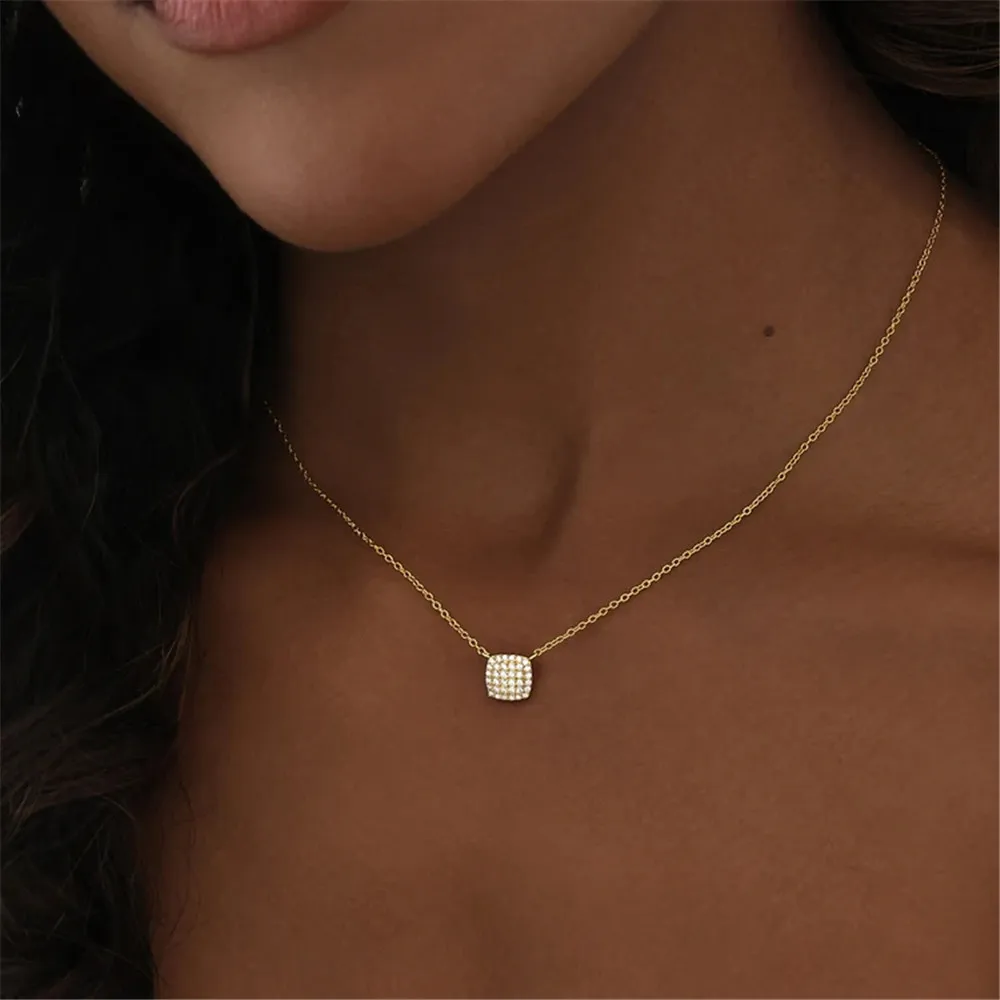 

Женская цепочка с подвеской из серебра 925 пробы