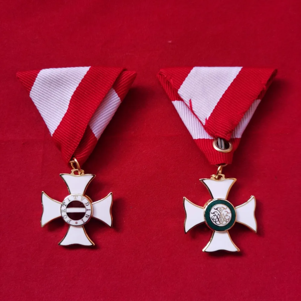 أوسترو المجر ماريا تيريزا شارة شعار الشريط ميدالية مع شارات الشريط هدية مربع الرقبة