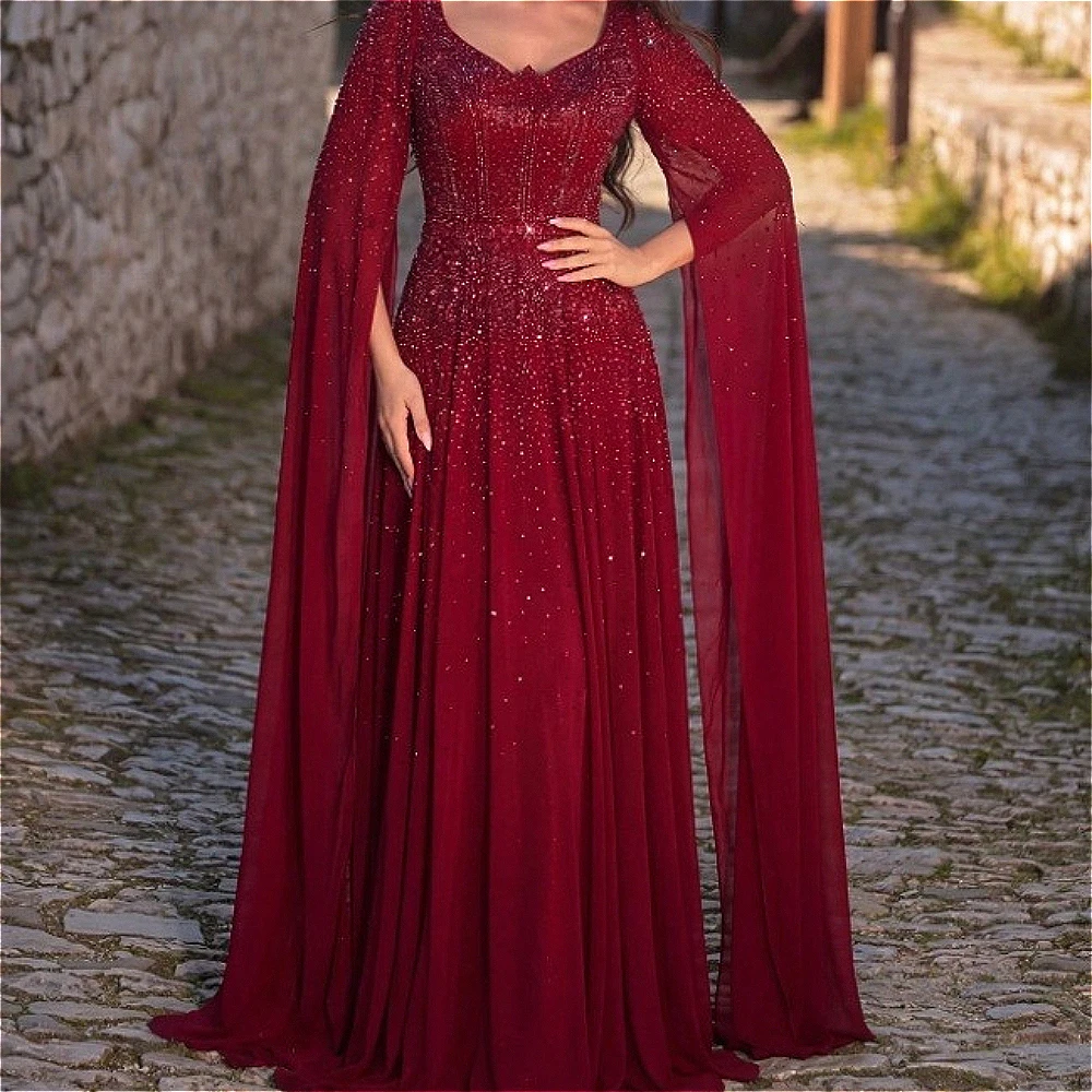 Maßgeschneidertes Abendkleid aus burgunderrotem Chiffon mit Cape-Ärmeln, V-Ausschnitt, glitzernden Strassbesätzen, A-Linie, bodenlang, für formelle Hochzeiten, Galas und Partys
