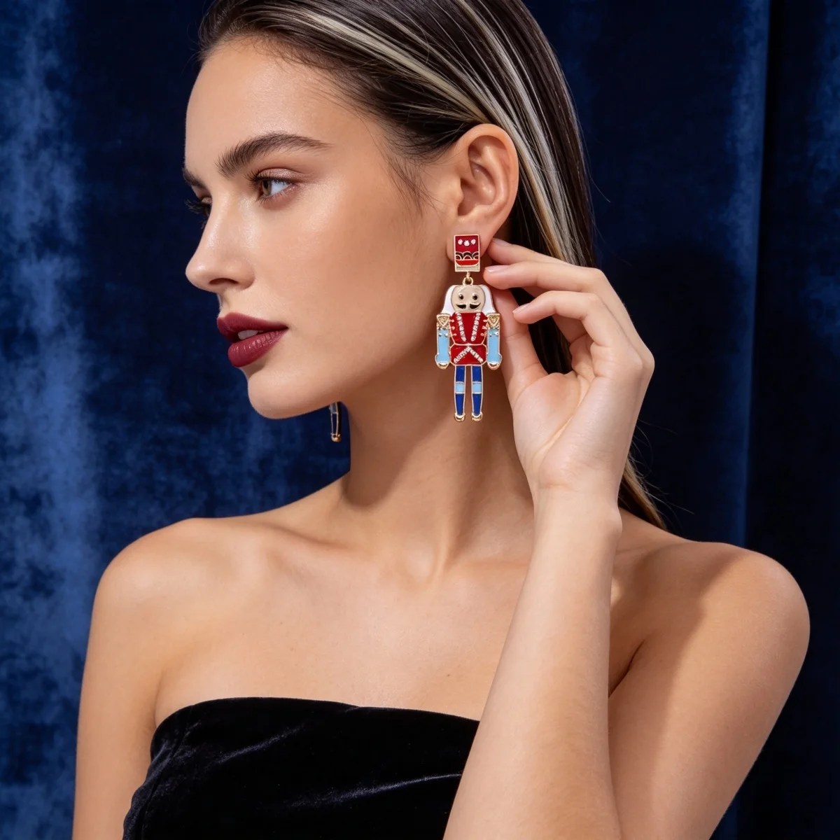 Weihnachtliche Strass-Ohrringe mit rotem und blauem Emaille-Nussknacker für Damen, niedliche, bunte, gestreifte, soldatenförmige Ohrringe, Schmuck. – Detail 12
