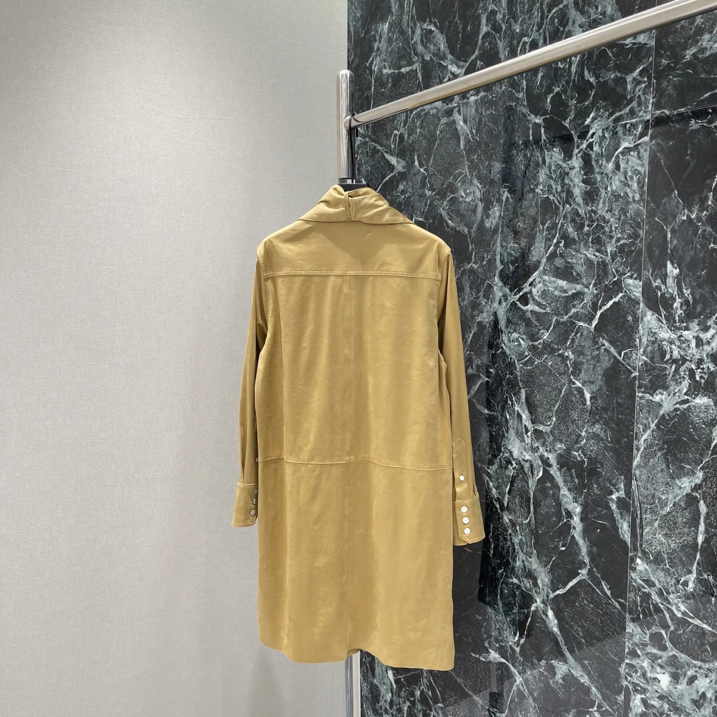 2026 Autumn Winter Mustard Yellow Workwear‑style Suede‑like Cashmere Dress, Tie‑able Lapel, Loose Straight Fit, 4 Square Patch P