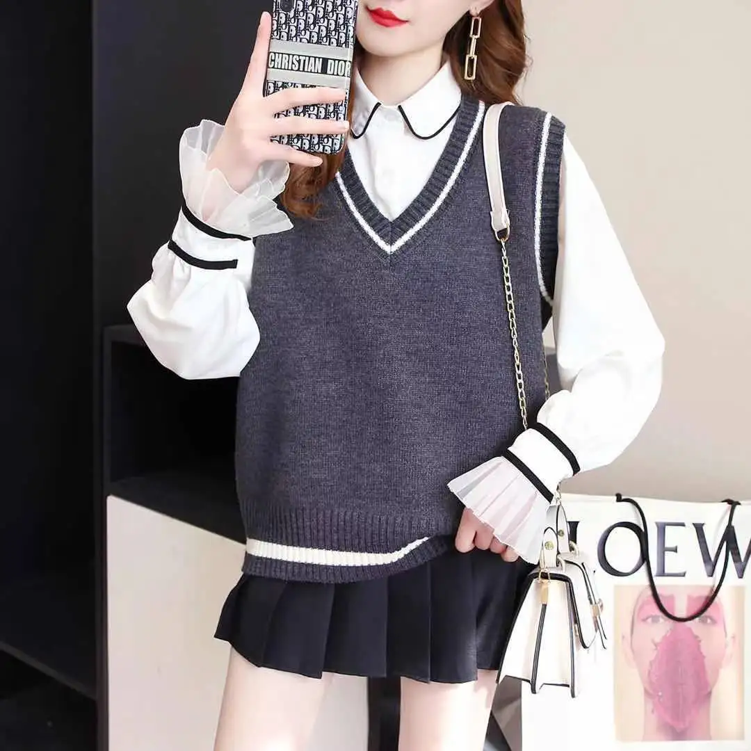 V-neck Knitted Vest Women\'s Spring and Autumn New Korean Edition Loose Student Tank Over the Shoulders Sleeveless Knitted Top