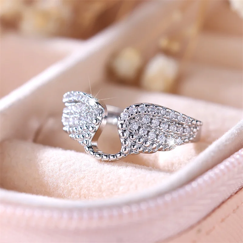 Bonito anillo de piedra de circón blanco para mujer, anillos de compromiso de Color plateado a la moda para mujer, regalo de joyería de boda pequeño