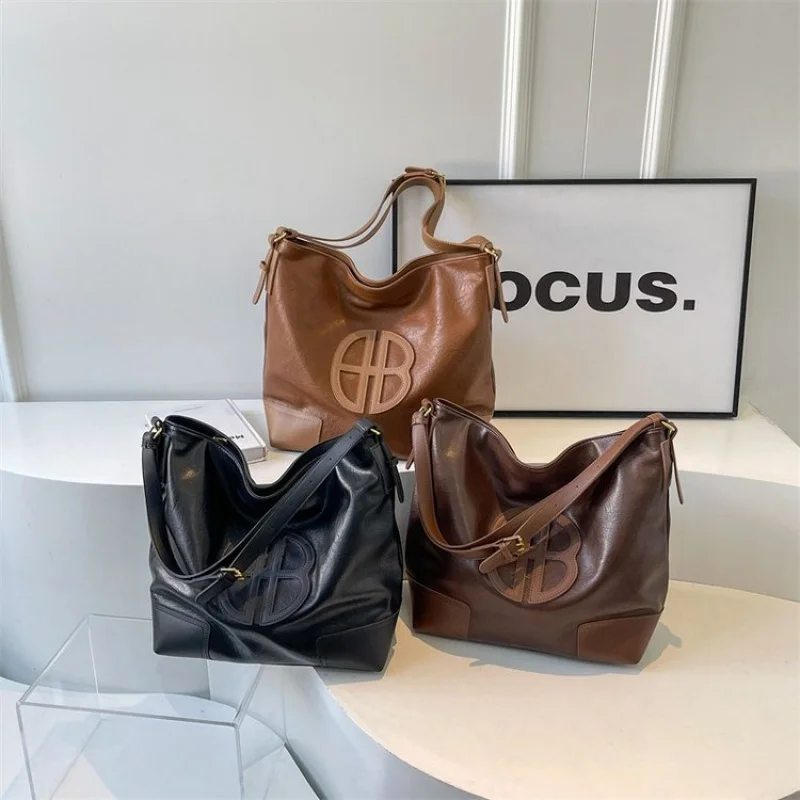 

Luxury Women's Tote Bag Made Of Fine Leather Featuring Casual Famous Lasting Daily Look​