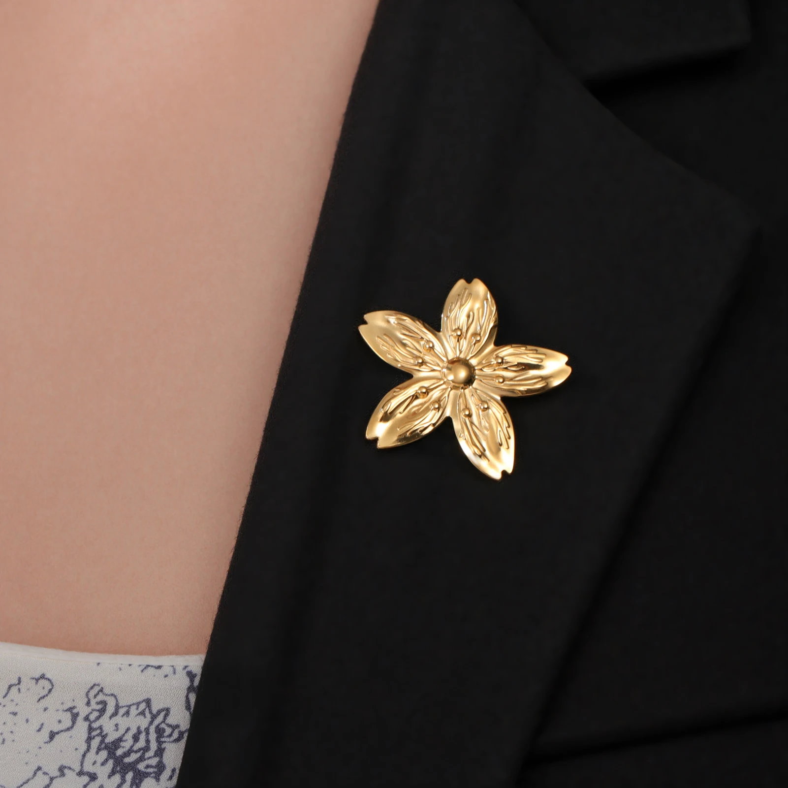 My Shape Vintage Metal Gold Color Flower Brooches Stainless Steel Nameplate Pin Fashion Backpack Scarf Accessories Jewelry Gifts
