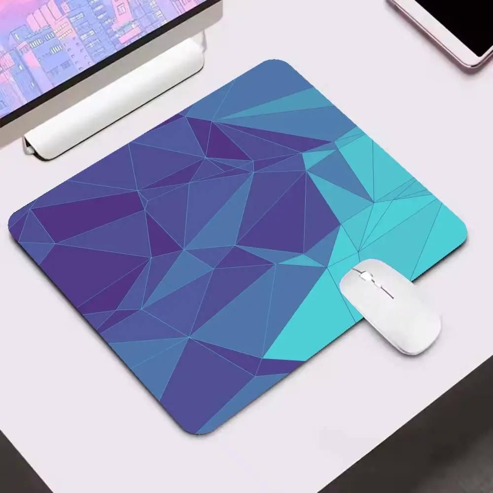 Low poly gradient geometric texture playmat modern artistic faceted polygon gaming office mousepad