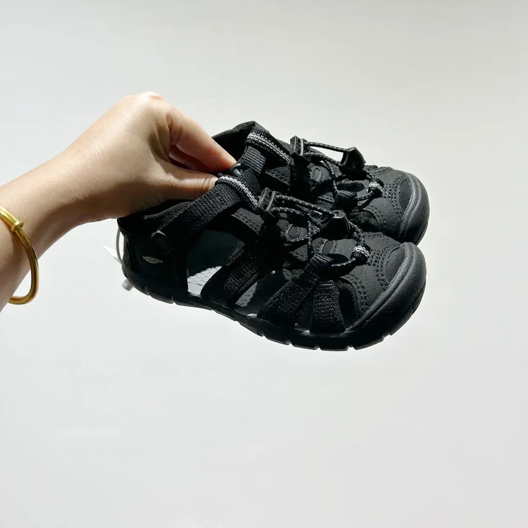 

Kids Water Shoes Summer Outdoor Lightweight Sandals Baotou Foot Protection for Children Mountaineering River Tracing Adventure