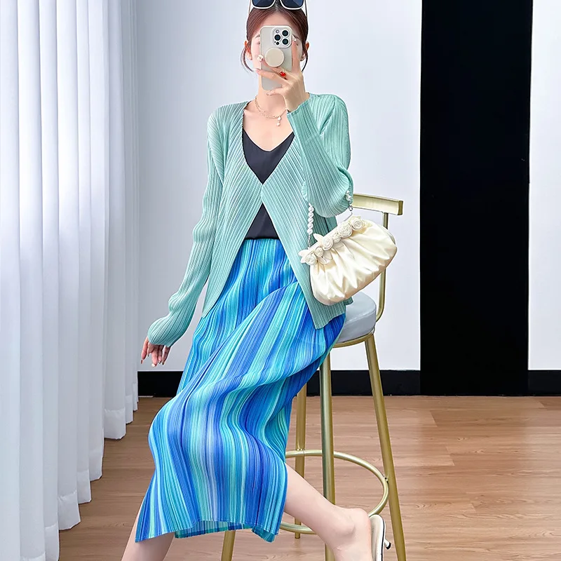 بدلة نسائية سترة بيبلوم ضيقة ورقيقة ومزاجية موضة كولوربلوكينج مطوي تنورة نصف الجسم قطعتين مياكي صيف جديد