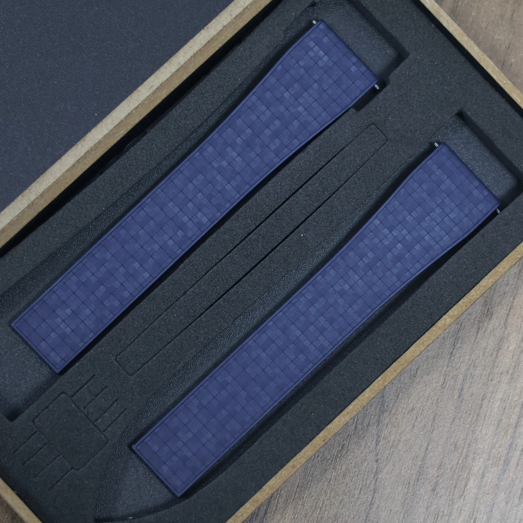 صالح لكارتييه سانتوس أوميغا سواتش 19 مللي متر 20 مللي متر 21 مللي متر 22 مللي متر 23 مللي متر فسيفساء CTS FKM حزام ساعة اليد قطع لحجم أشرطة ساعات اليد