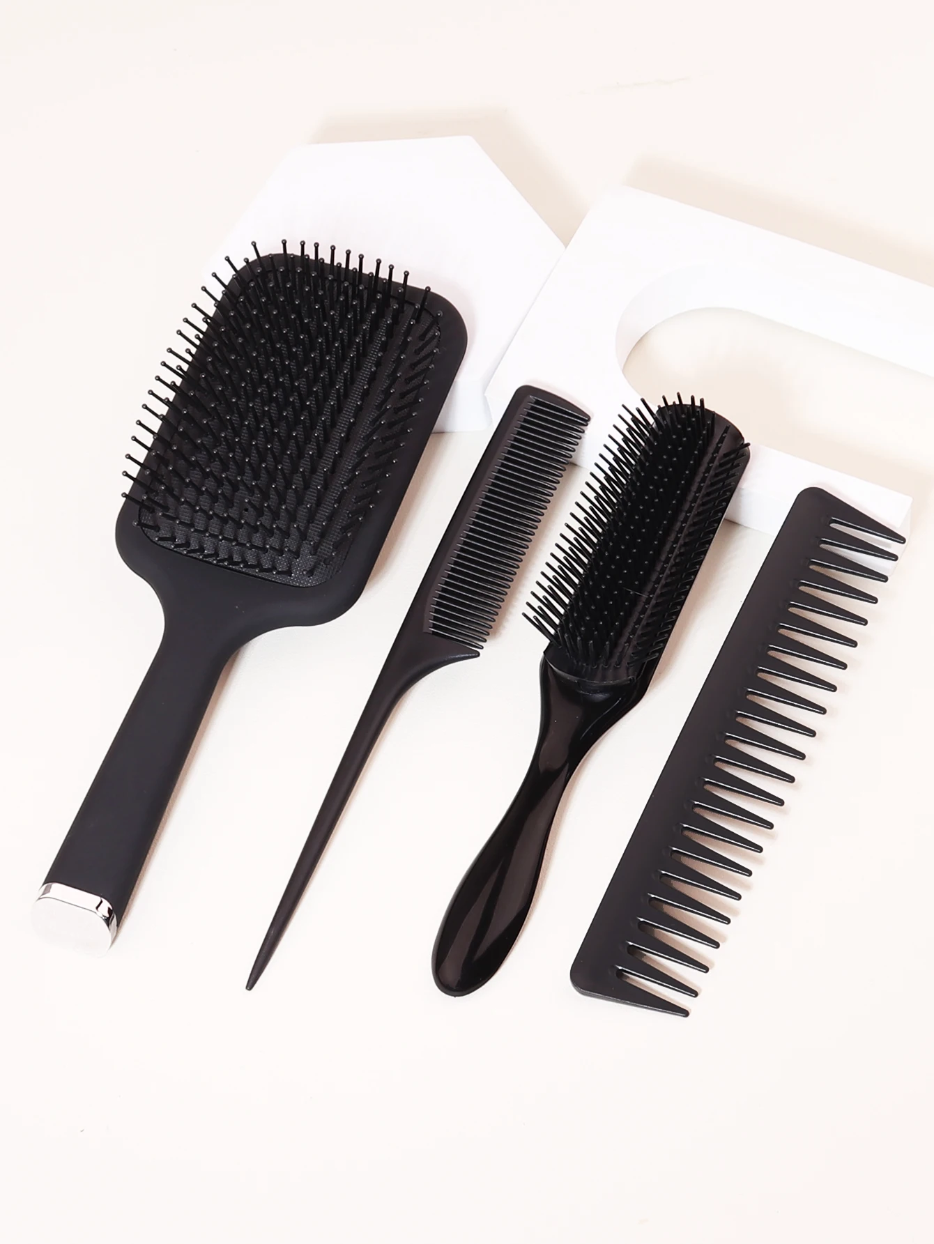 مجموعة مشط شعر لتدليك فروة الرأس مكونة من 4 قطع مضادة للكهرباء الساكنة، مشط شعر سميك وواسع وناعم ومسنن خاص للشعر المستعار الحقيقي