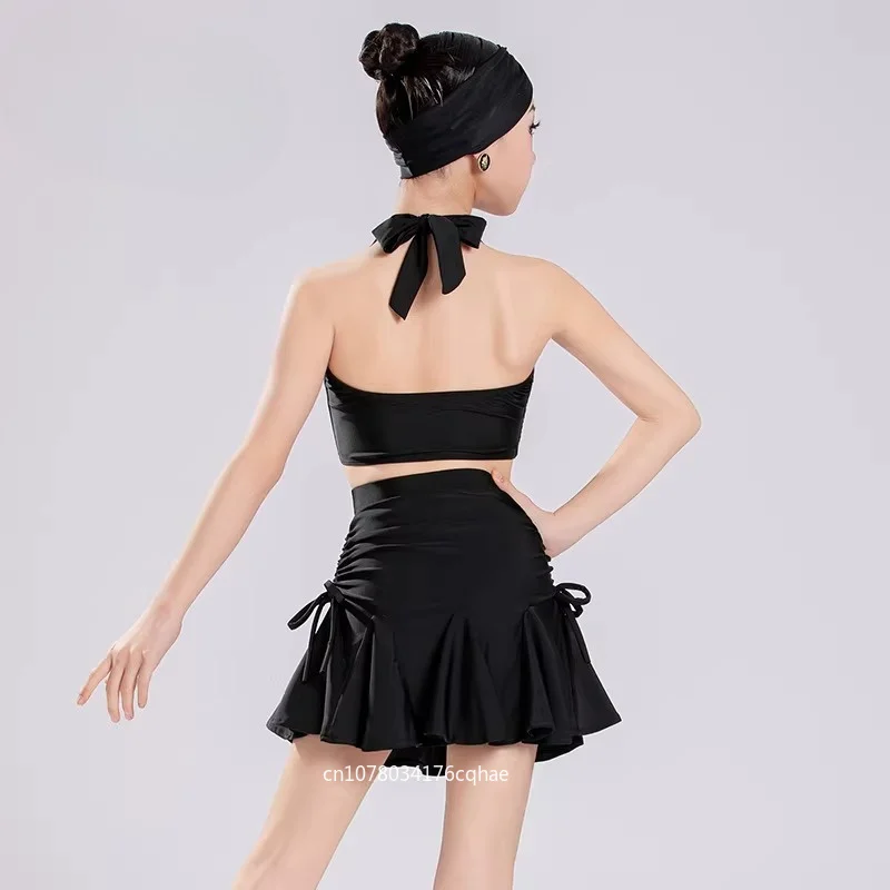 Nuevo modelo de traje de entrenamiento de baile latino de alta gama para niños, conjunto de ropa online para verano, atuendo de baile para clases de entrenamiento.