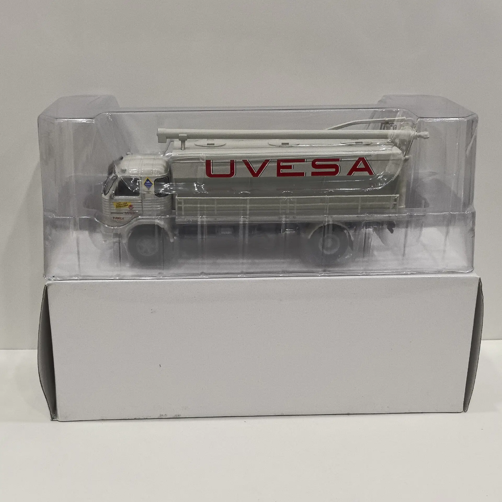 

Модель грузовика PEGASO Europa IXO в масштабе 1/43, литая, с передней частью из сплава и пластиковой каркасной платформой X3