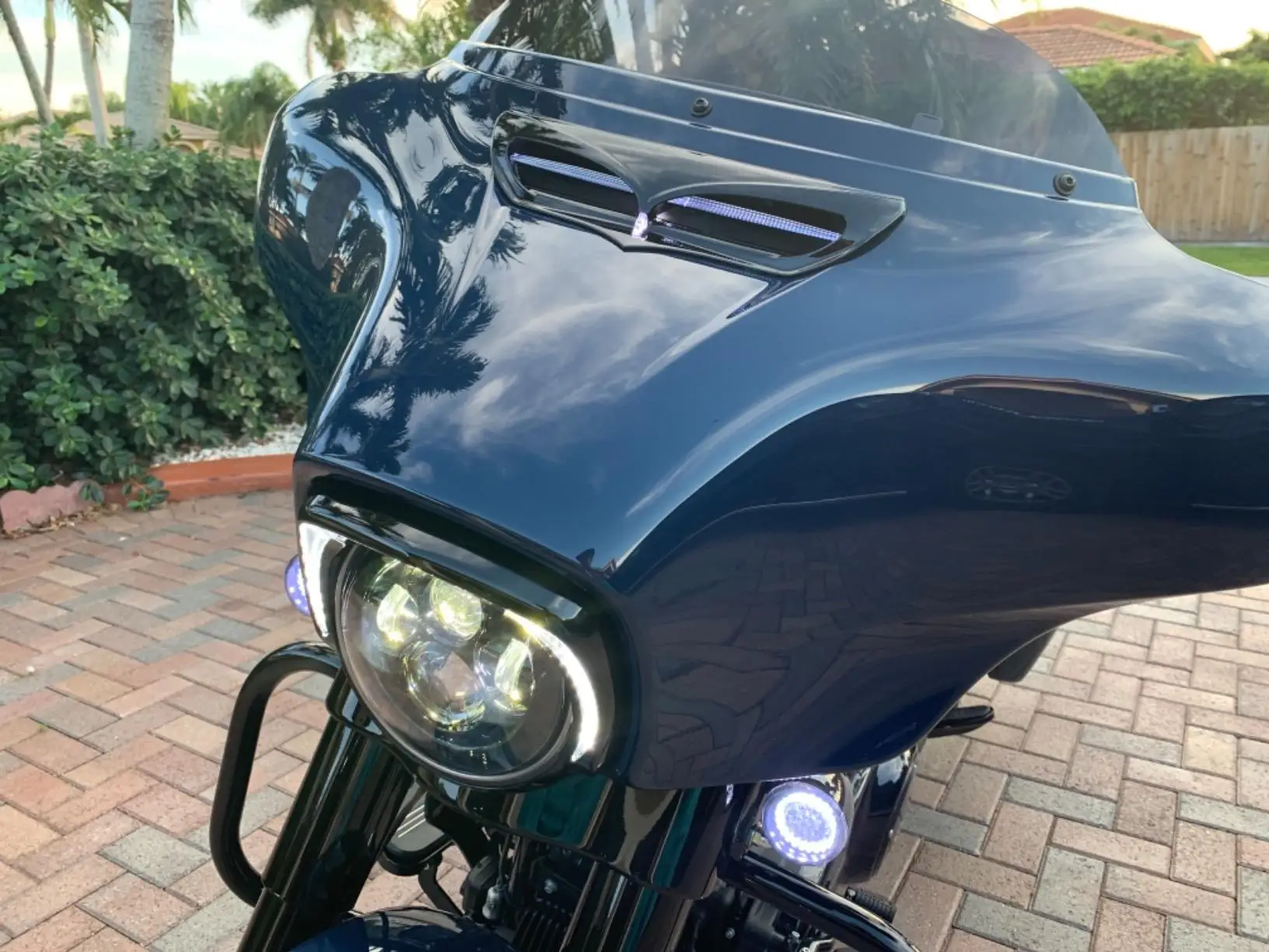 For Harley CVO Touring Electra Glide Street Glide Tri Glide 2014-Up With Amber Turn Signal LED Headlights Bezel Visor Trim Ring