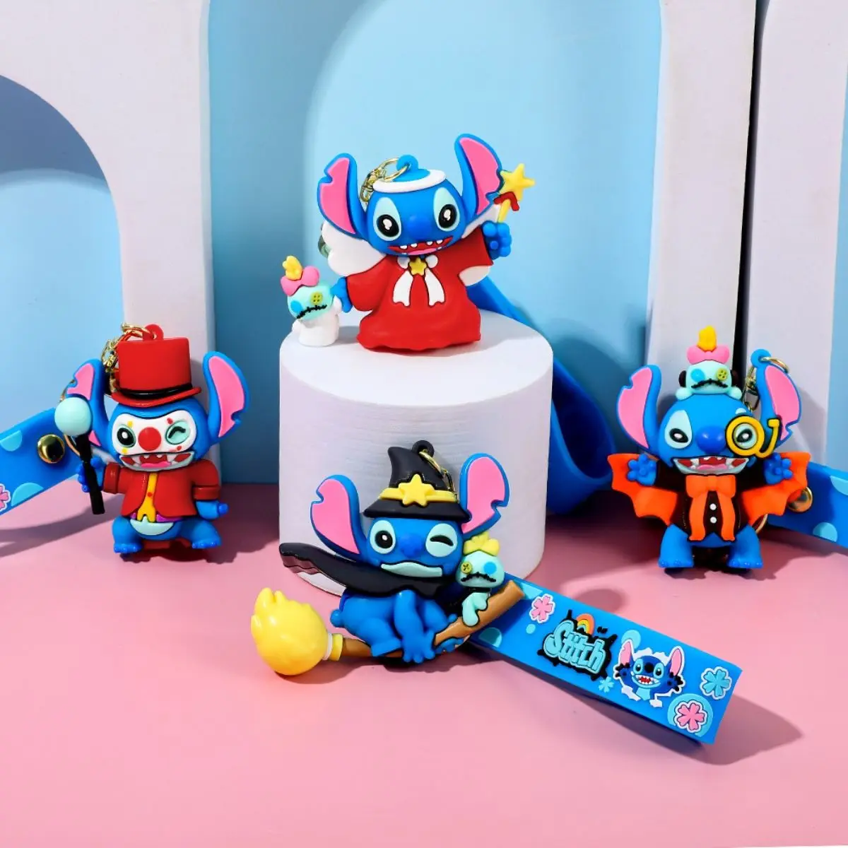 Disney Stitch Cartoon Cute Student Doll Portachiavi Creativo kawaii Zucca di Halloween Figura Ciondolo Anime Regalo periferico