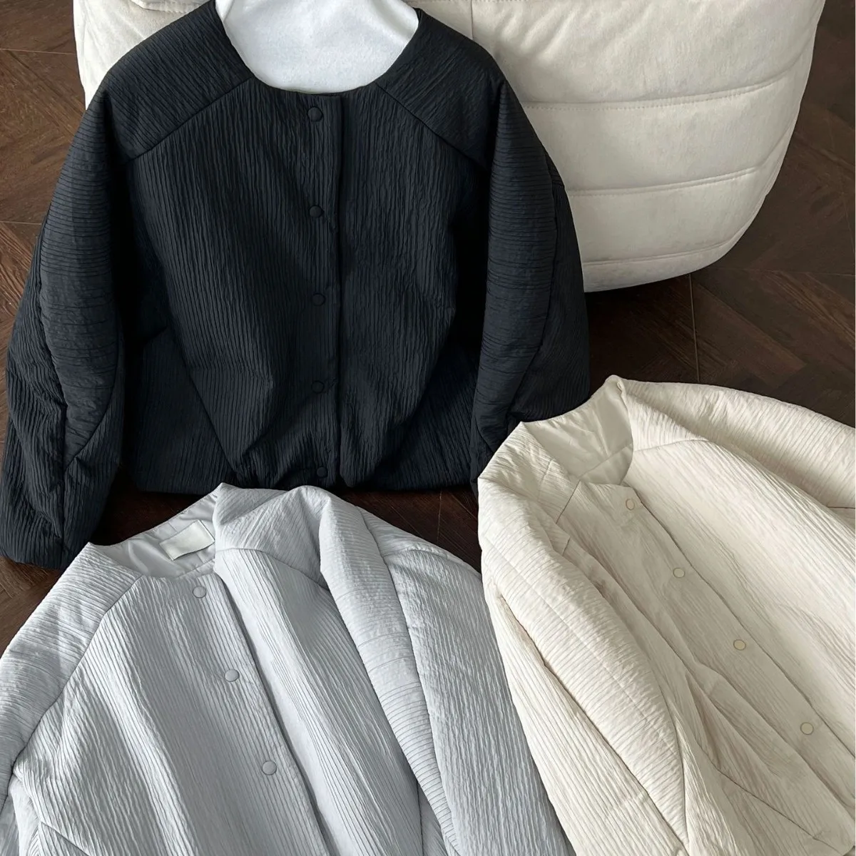 سترة شتوية نسائية بسيطة وفضفاضة غير رسمية برقبة دائرية قصيرة مبطنة بالقطن لعام 2025 #5