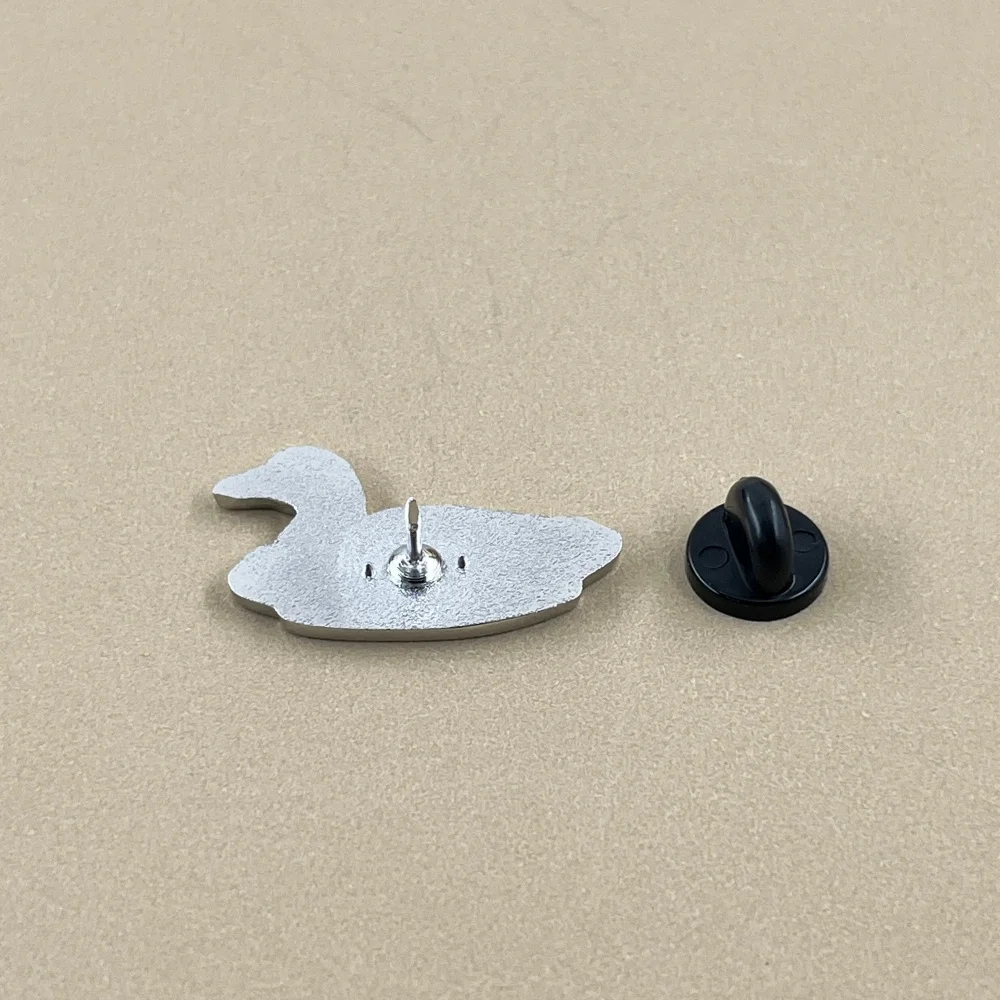 Common Loon Metallbrosche, niedliche Wasservogel-Emaille-Anstecknadel, kanadisches Great Northern Taucher-Abzeichen, Kleidungs- und Rucksack-Reversnadel, Naturgeschenk – Detail 12