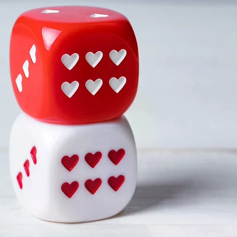 

2шт акриловые 6-сторонние круглые угловые игральные кости в форме сердца для семейных игр в баре