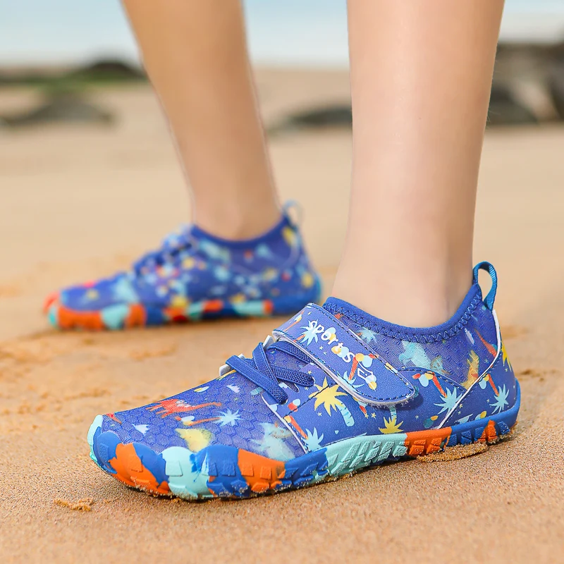 Nuevos zapatos de rastreo para niños, zapatos de playa para ocio al aire libre, zapatos de agua antideslizantes y transpirables con interferencias de velocidad