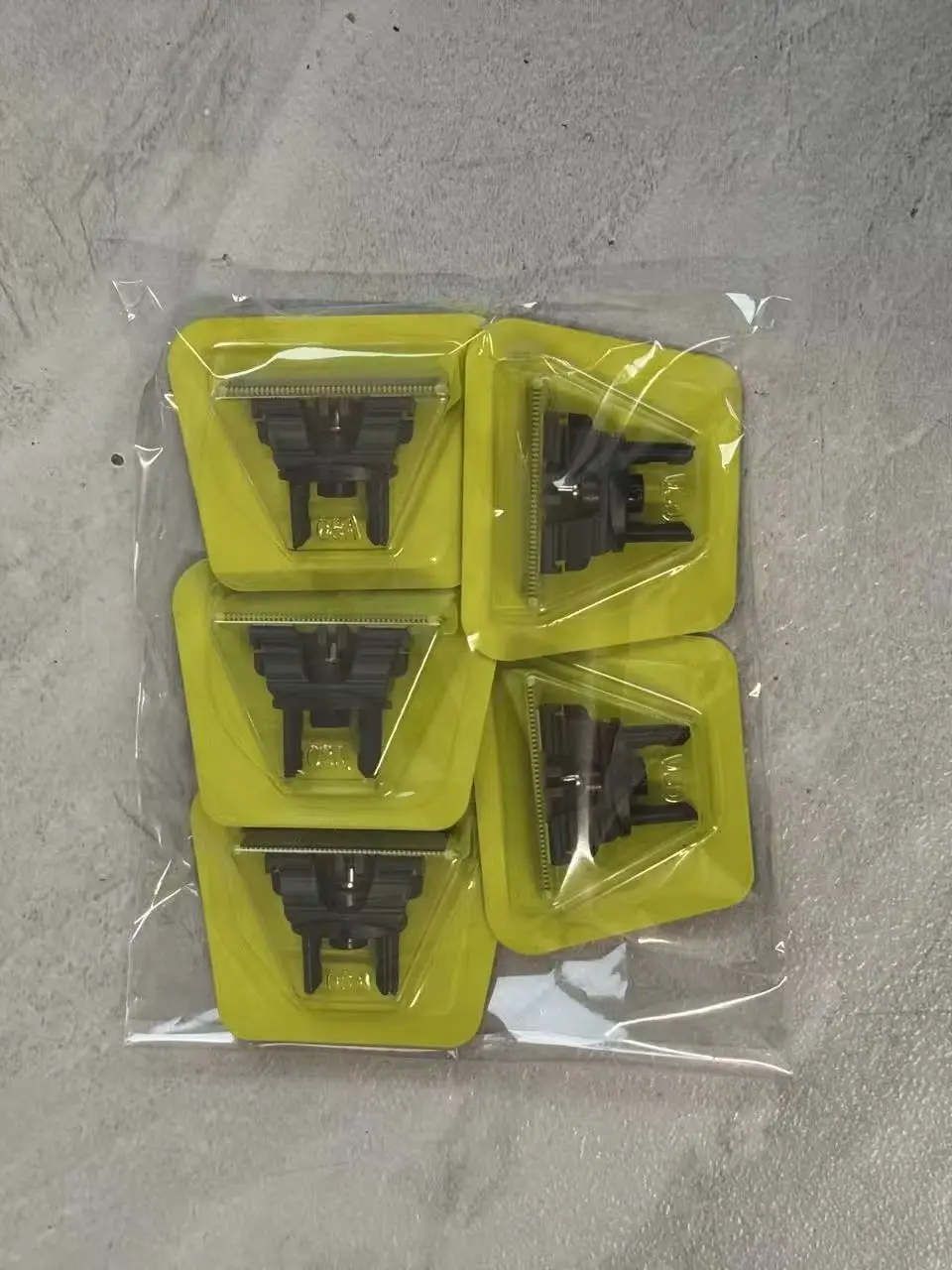Compatible with single-blade replacement head razor models QP2520, QP2630, QP6510, QP6523,