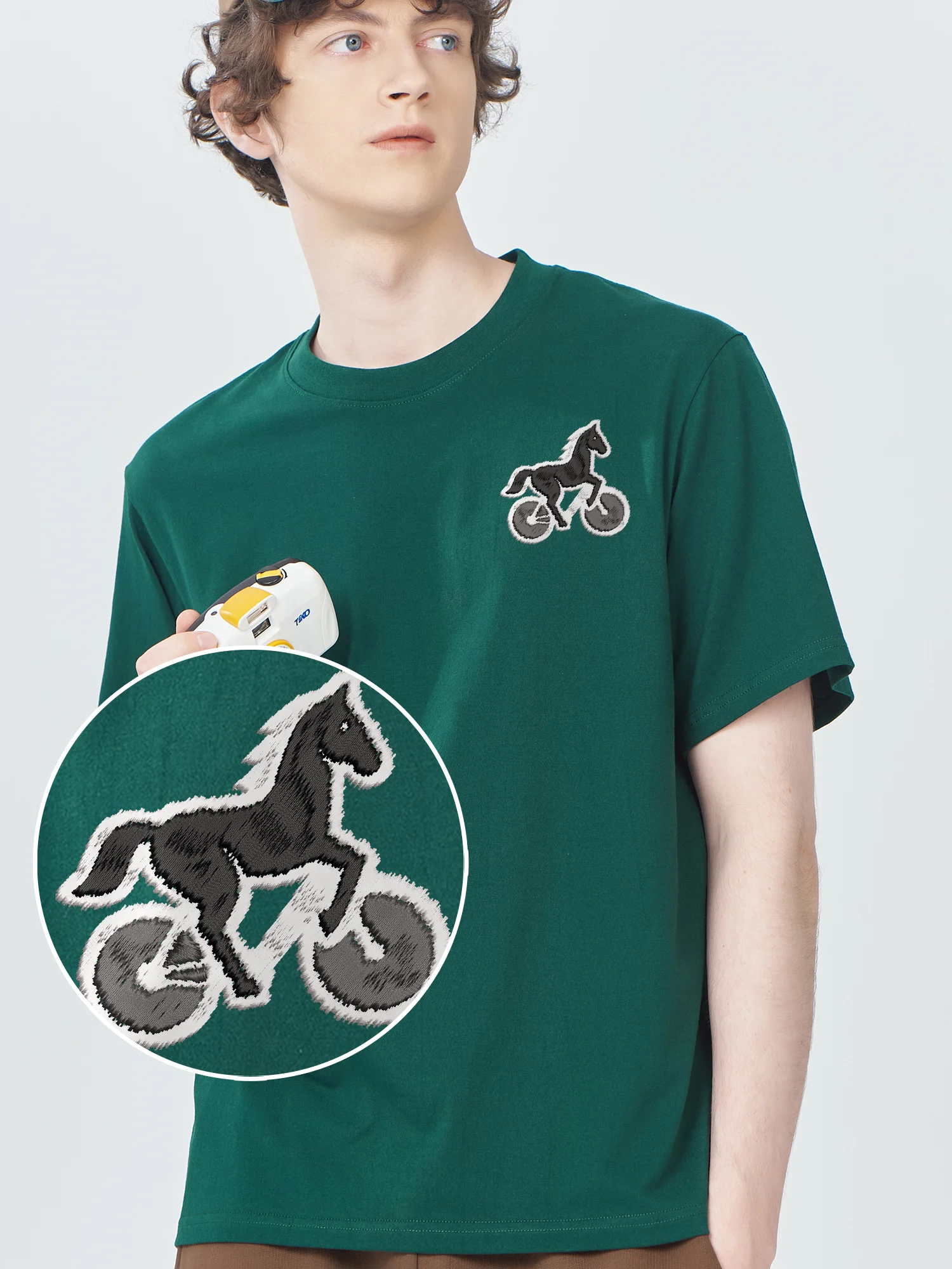 Horse Riding Bicycle Embroidered Design Tees Luxury Clothing High Quality Fashionable And Trendy Embroidery T-Shirt