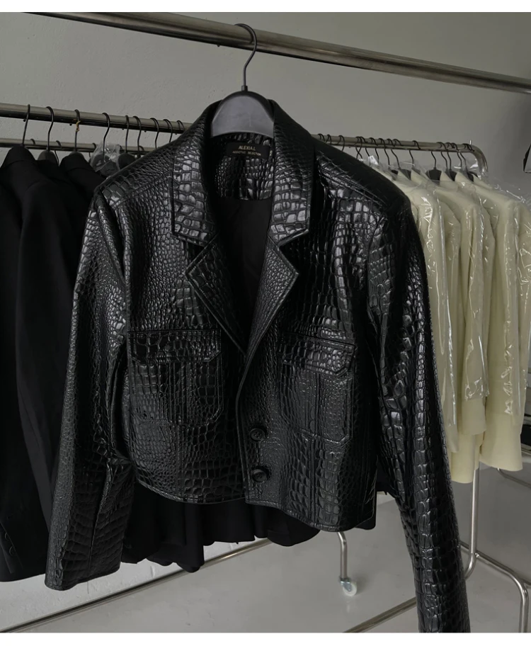 Lautaro Spring Autumn Short Cool Stylish Shiny Reflective Crocodile Print Patent Pu Leather Jacket Women Runway Fashion 2023