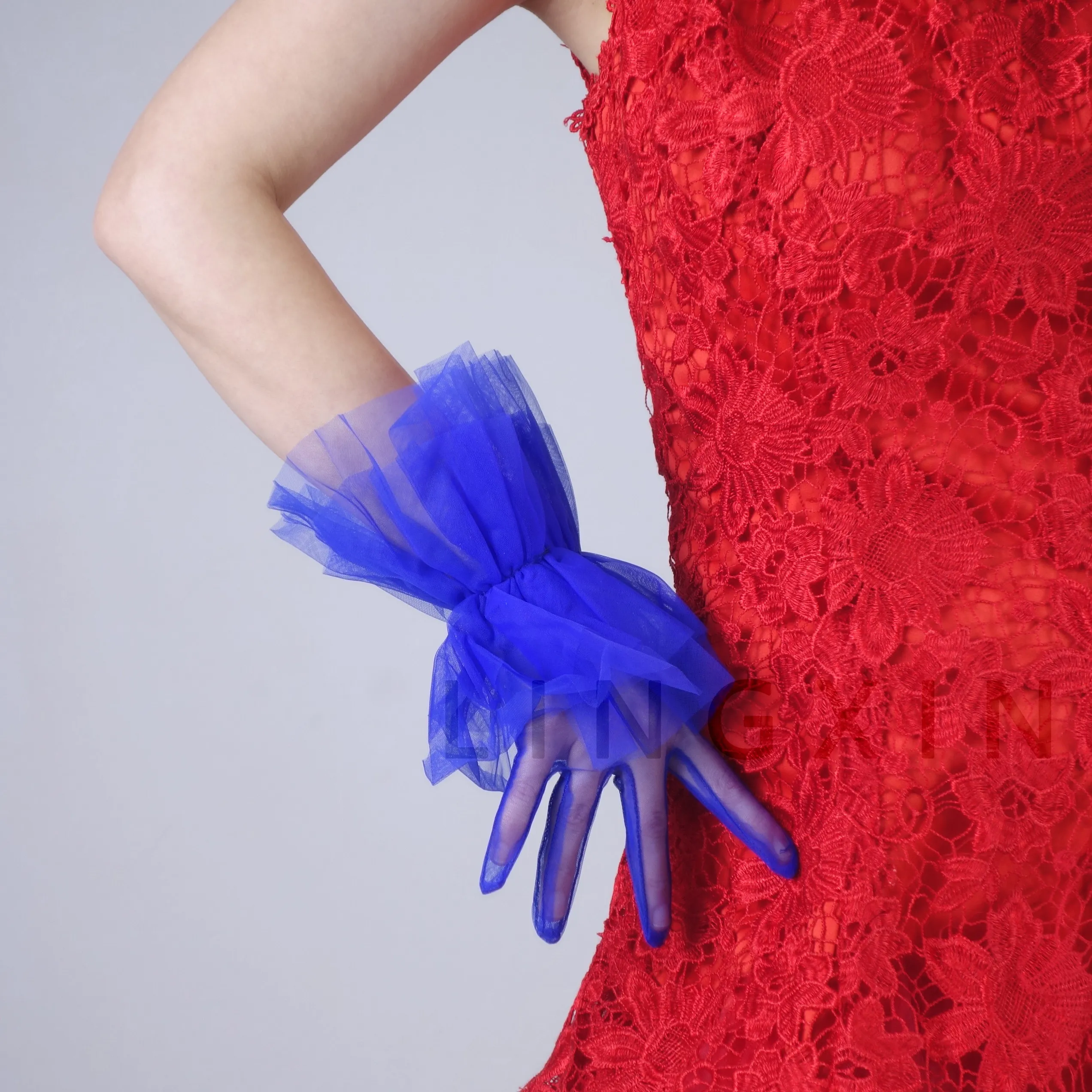 Kurze Spitzenhandschuhe mit Rüschenbesatz, Tüll-Mesh, halbtransparent, Touchscreen-kompatibel, Schwarz-Weiß-Punkte, elegant, für Hochzeiten, Damen – Detail 2