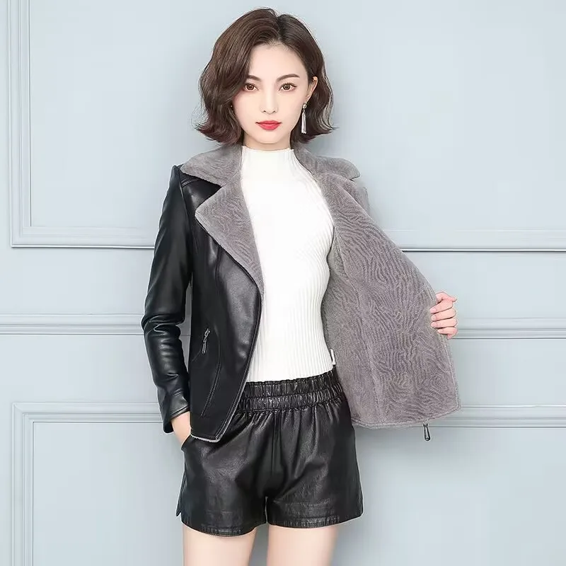 2023 Winter neue Frauen Fleece kurzen Ledermantel koreanischen Stil Slim Fit warme Lederjacke Mode einfarbige Freizeit kleidung