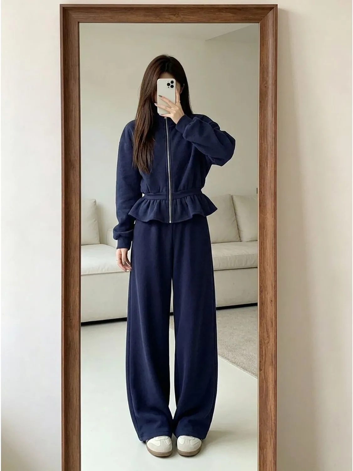 Grey Pure Color Sweatshirt Set Women Early Autumn 2026 New Trend Youthful Wide Leg Pants Set Fashionable Versatile Design