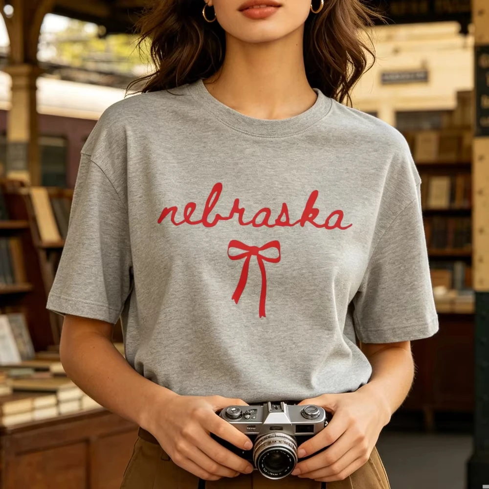 Nebraska Bow Motif Cotton Unisex Tee Casual Streetwear Top Minimal State‑themed Fashion Garment Locals Visitors Travel lover Tee