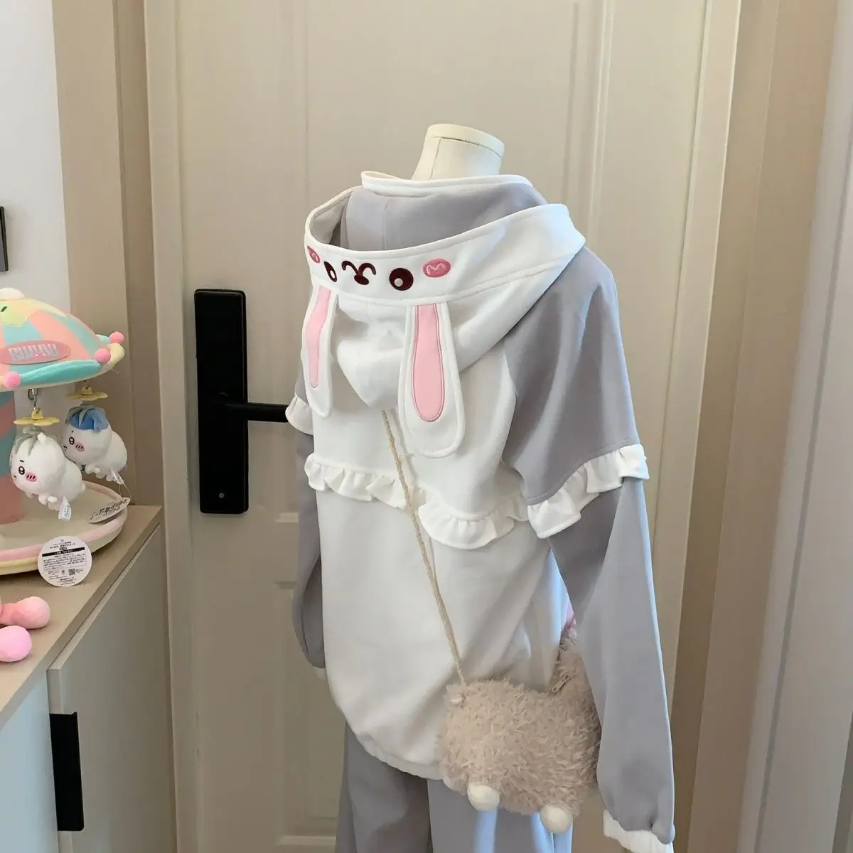 Niedliche Cartoon-Stickerei, Hasenohren, langärmeliger Kapuzenpullover + Freizeithose, passend zu süßen Mädchen-Zweiteiler-Sets für Damen