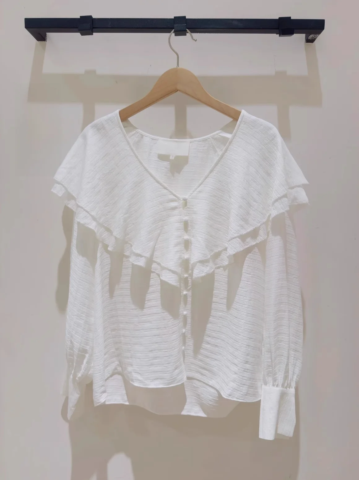 

Женская свободная блузка с эффектом похудения, модель Ba2025, новинка ранней осени, в стиле ретро, с кружевной отделкой и V-образным вырезом, из полиэфирного волокна, с длинными рукавами, для повседневной носки.