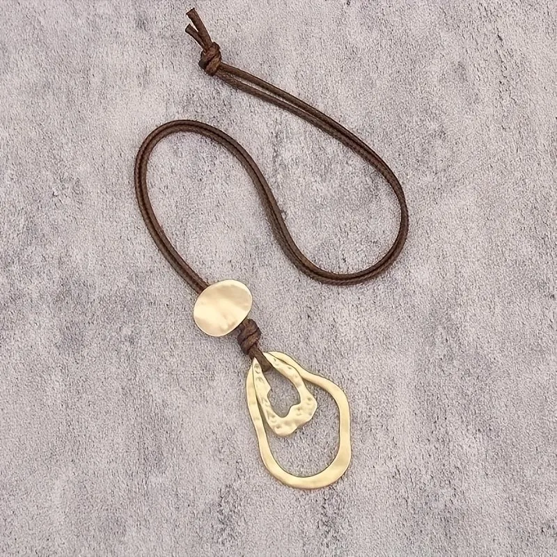 Boho-Stil Braune Leder-Halskette mit Geometrischem Unregelmäßigem Rundem Hohlem Anhänger für Frauen Lange Choker-Schmuckstücke Geschenke – Detail 5