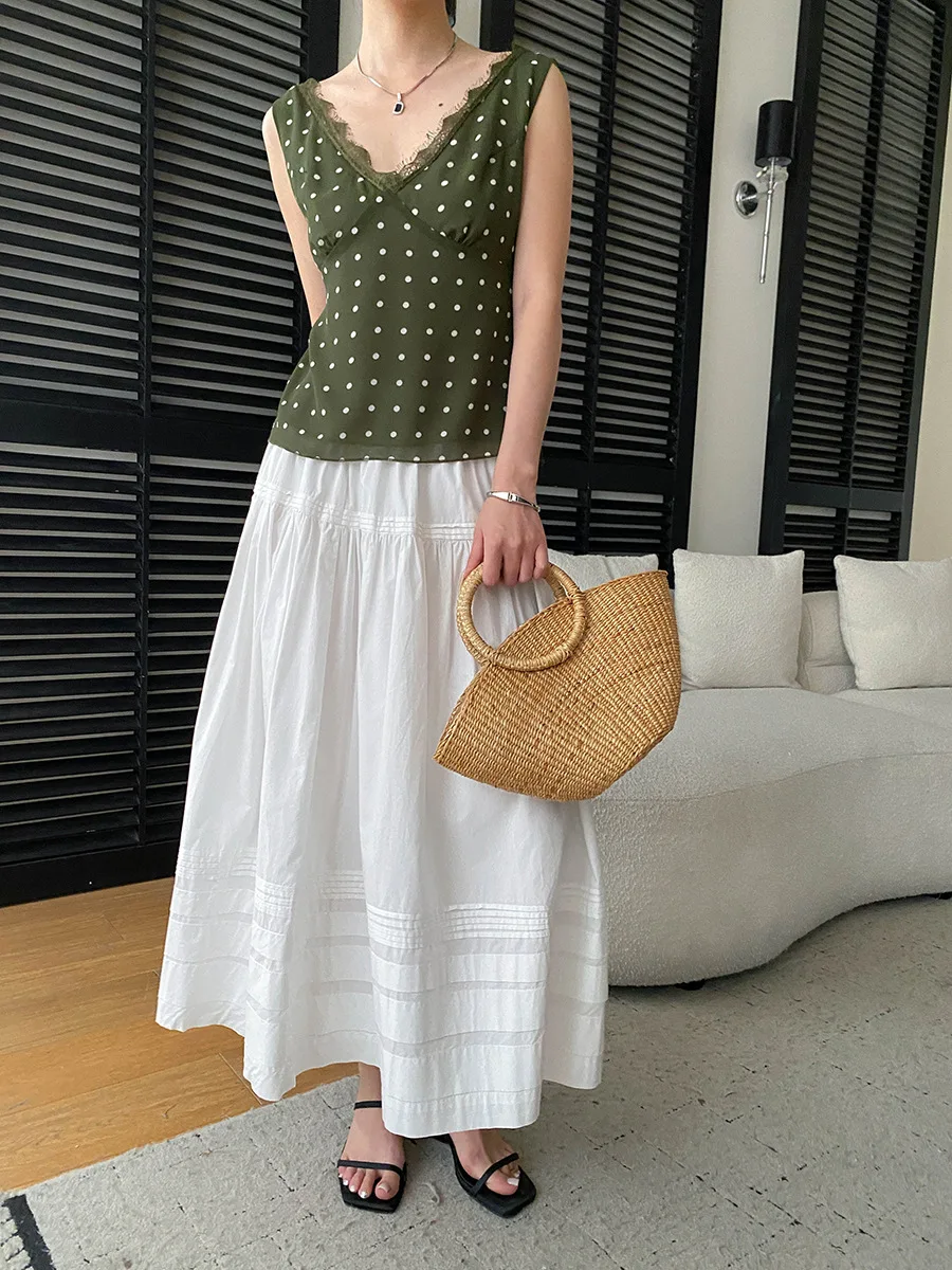 Sommerliche Damen-Weste im lässigen französischen Retro-Stil mit gepunkteter Spitze, Patchwork und V-Ausschnitt, schlank machend und ärmellos. – Detail 17