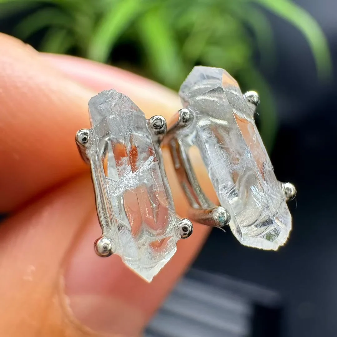 

1 пара серег Fengbaowu с натуральным необработанным кристаллом, стерлинговое серебро 925 пробы, рейки, целебный камень, модные ювелирные изделия, подарок для женщин