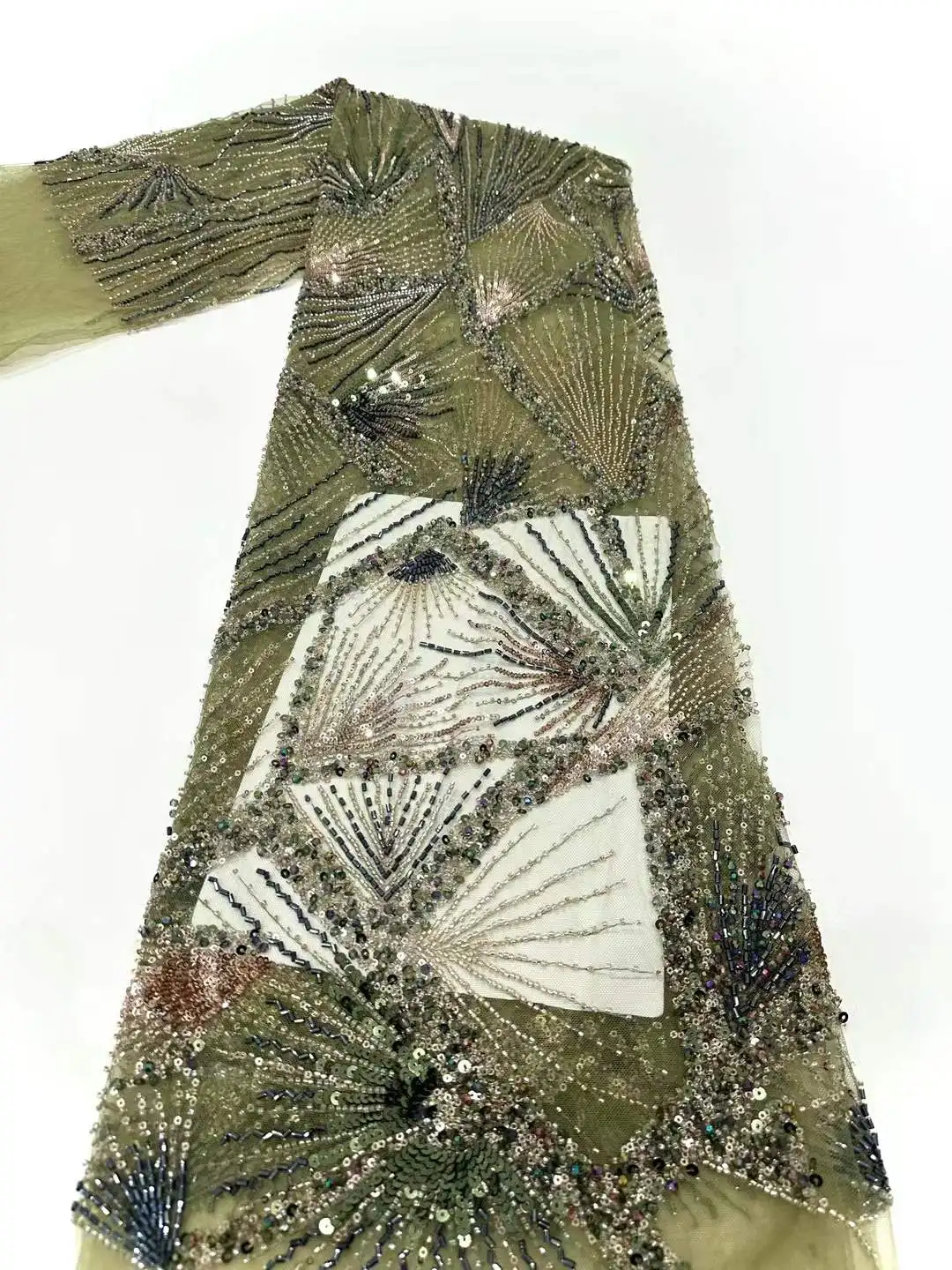 最高のデザインビーズチュールレース生地 2025 結婚式のパーティードレス 5 ヤード手作り刺繍レーススパンコール高品質の生地