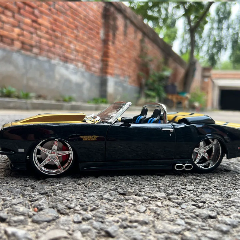 Modelo original 1:18, GM Chevrolet 1968 Camaro, modelo de carro em liga para exibição, presente e coleções